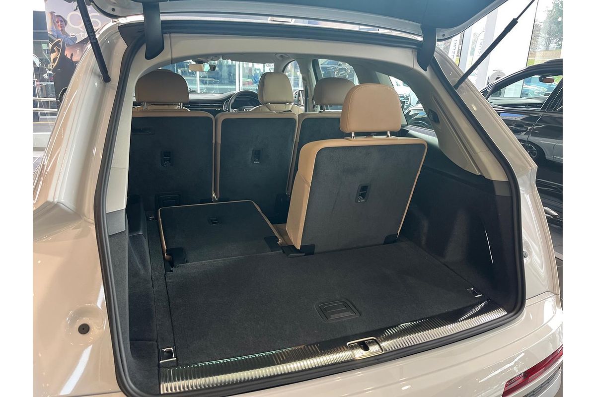 2025 Audi Q7 45 TFSI 4M