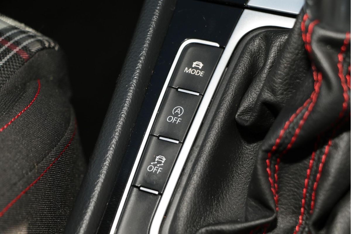 2014 Volkswagen Golf GTI 7