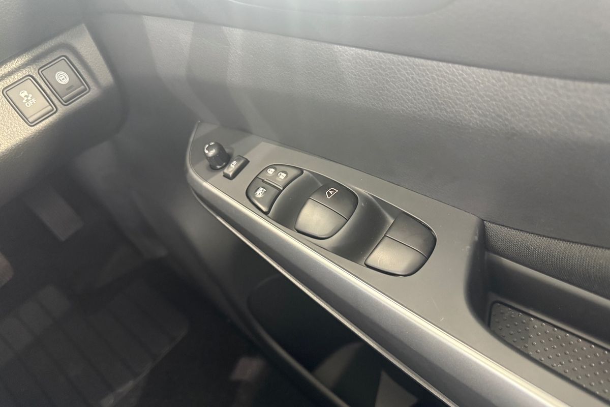 2025 Nissan Navara ST D23 4X4