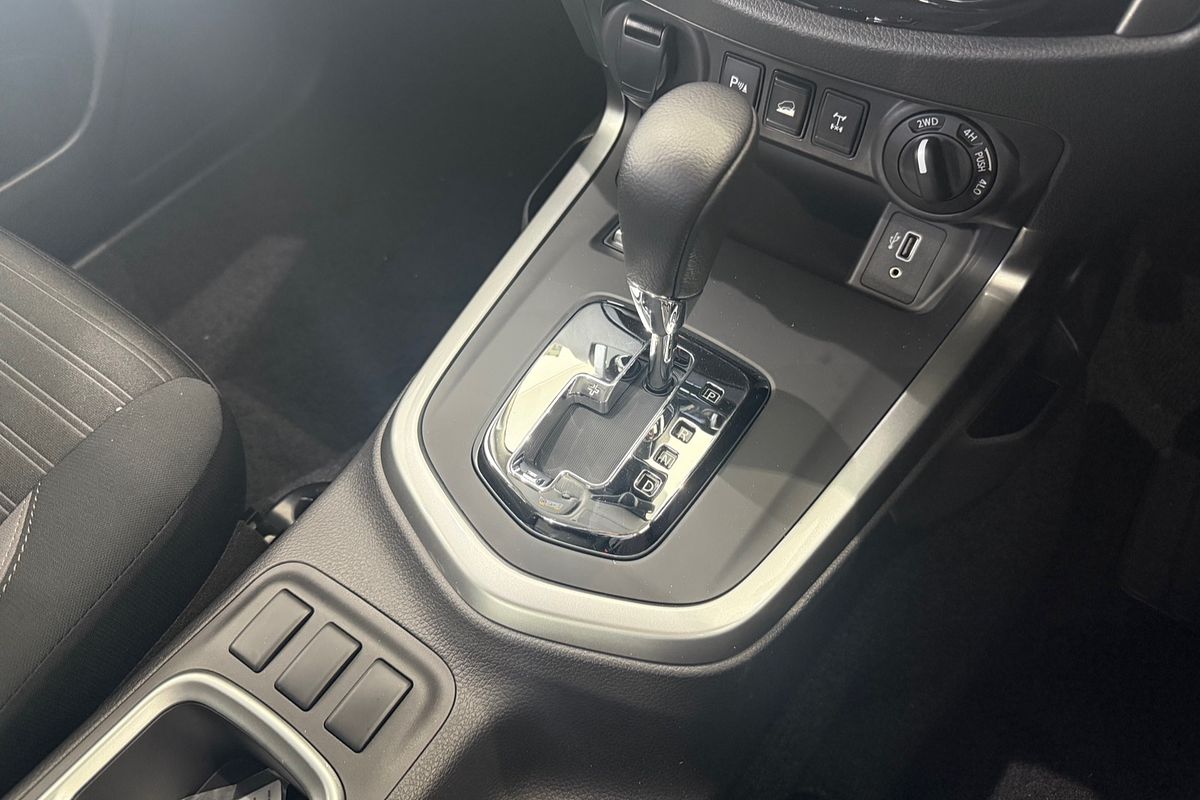 2025 Nissan Navara ST D23 4X4