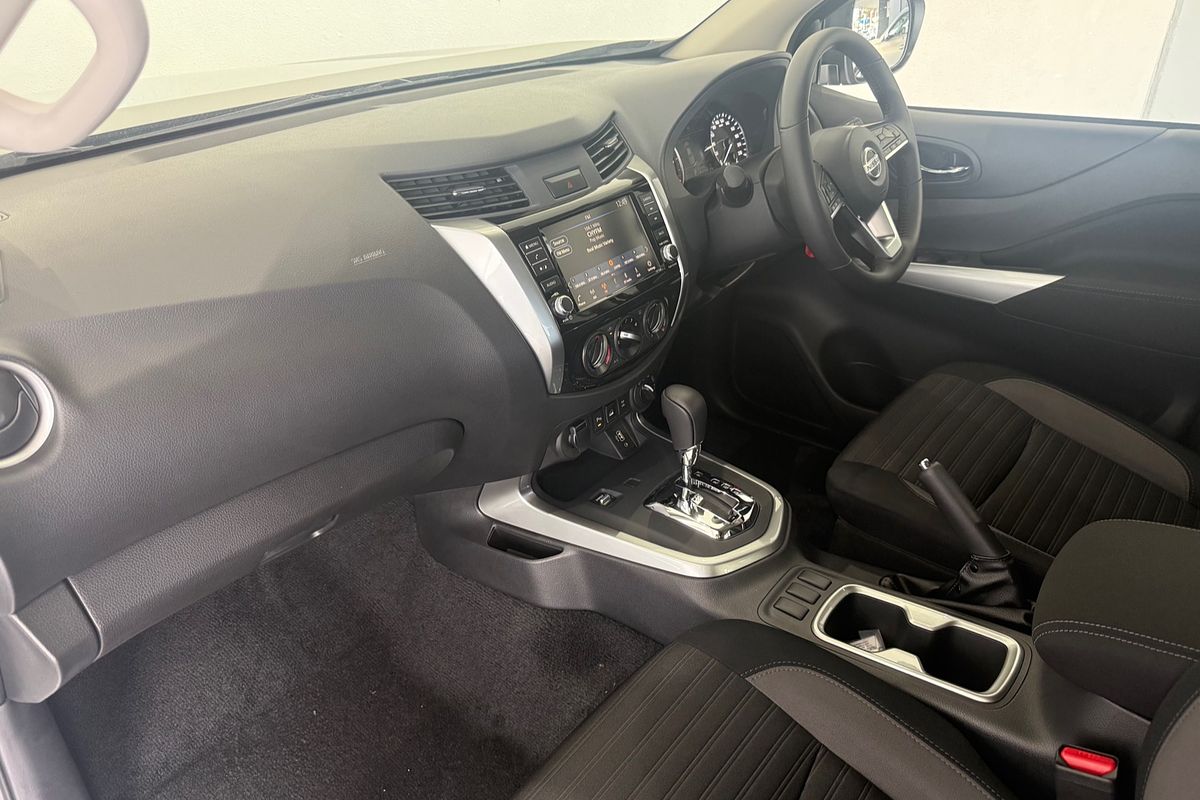 2025 Nissan Navara ST D23 4X4