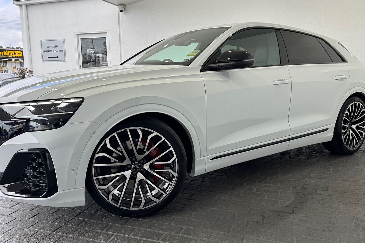 2025 Audi SQ8 TFSI F1