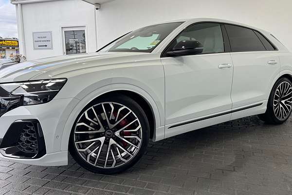 2025 Audi SQ8 TFSI F1