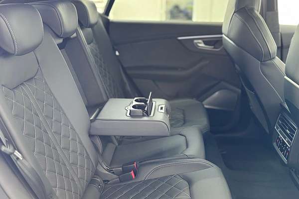2025 Audi SQ8 TFSI F1
