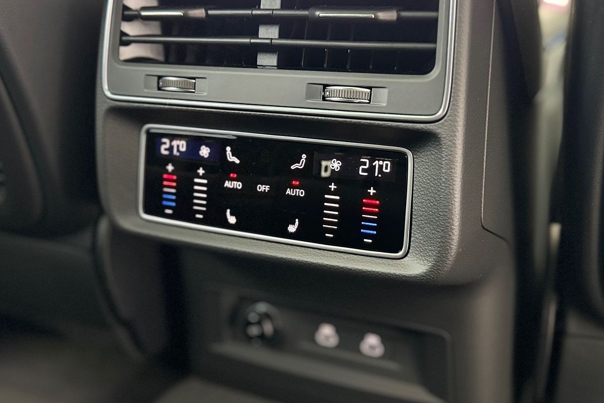 2025 Audi SQ8 TFSI F1