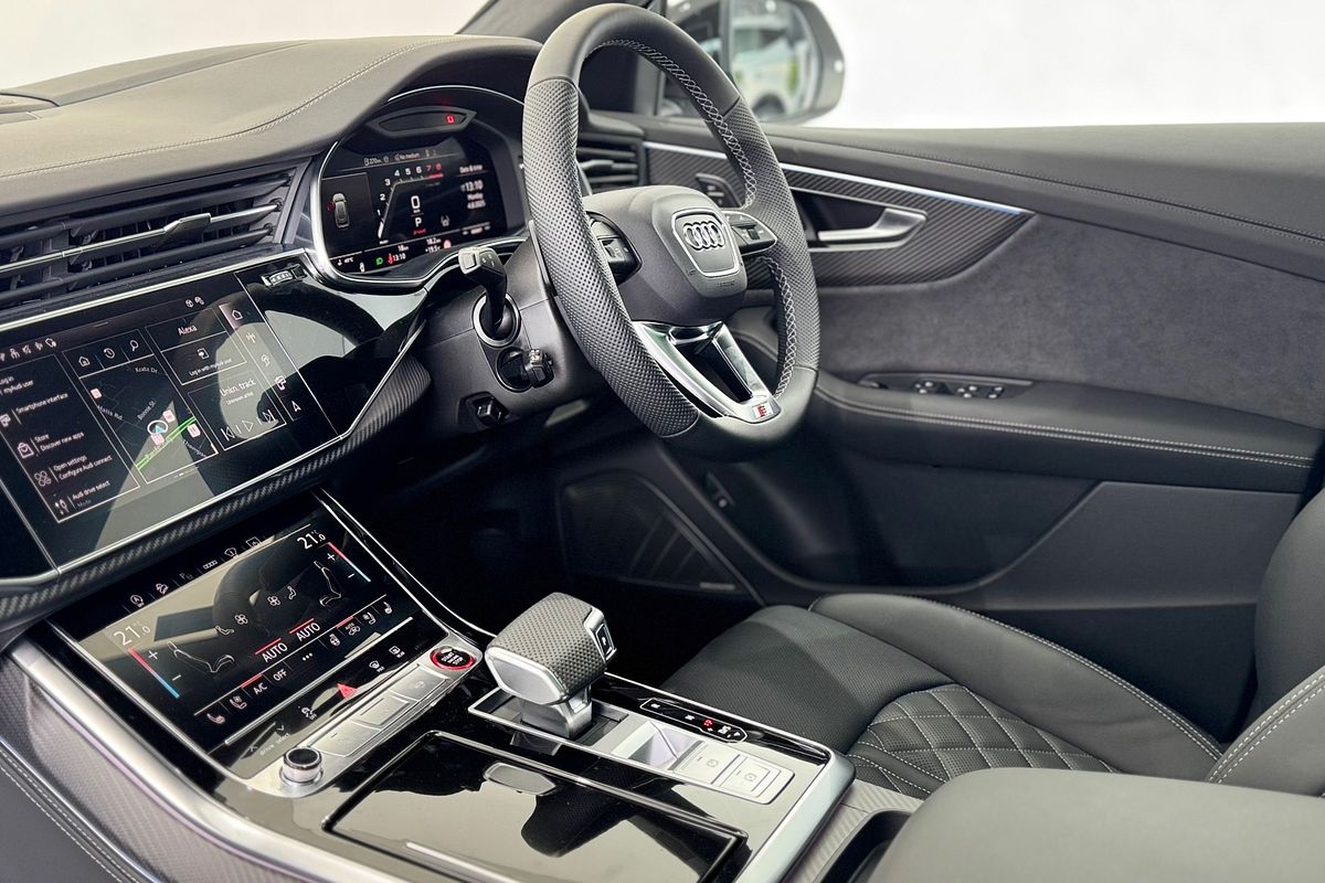 2025 Audi SQ8 TFSI F1