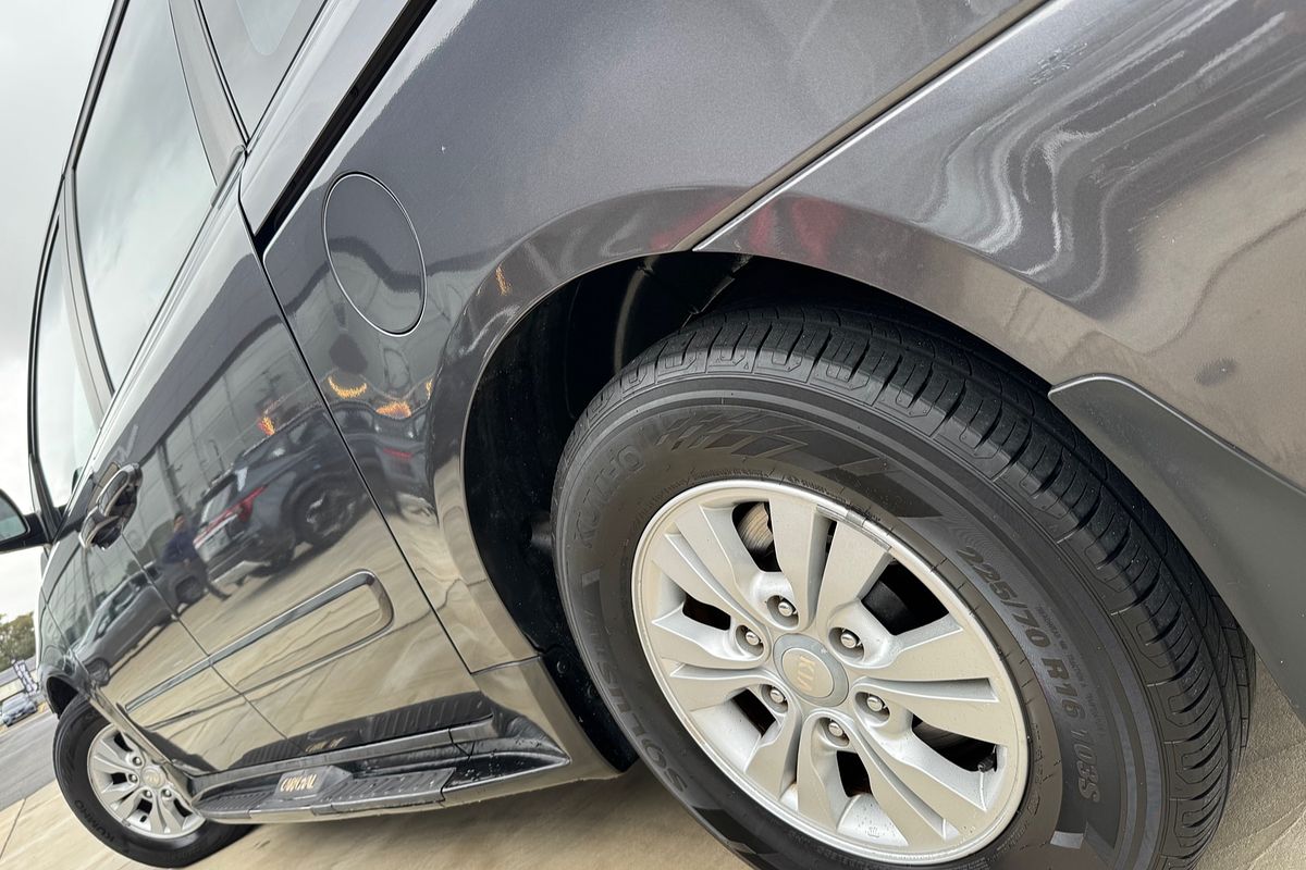 2013 Kia Grand Carnival Si VQ