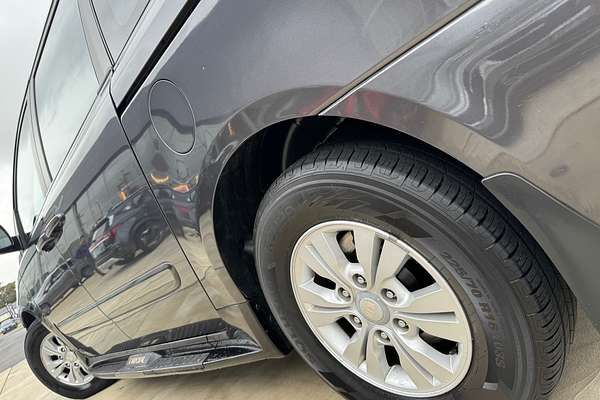 2013 Kia Grand Carnival Si VQ