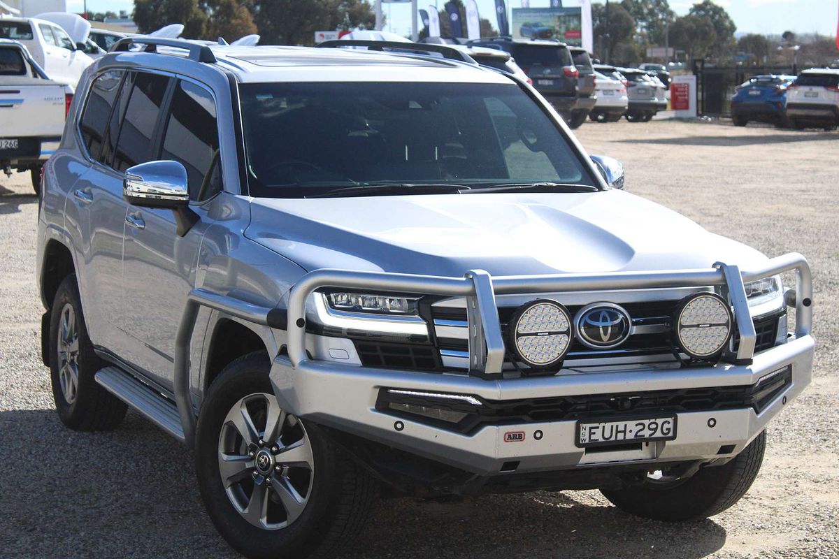 2022 Toyota Landcruiser Sahara FJA300R