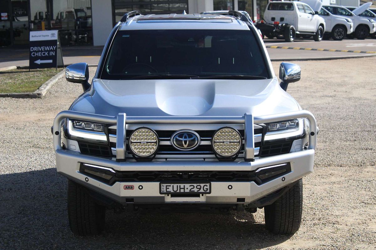 2022 Toyota Landcruiser Sahara FJA300R