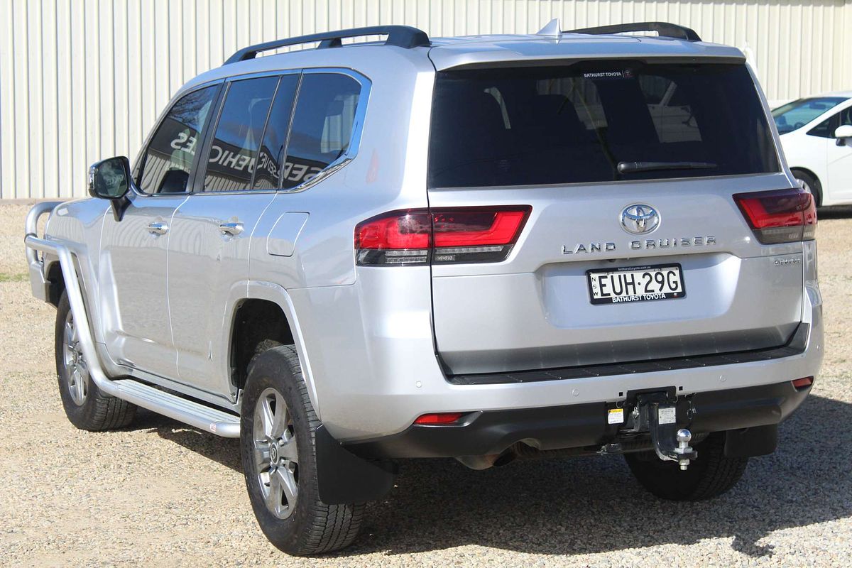 2022 Toyota Landcruiser Sahara FJA300R