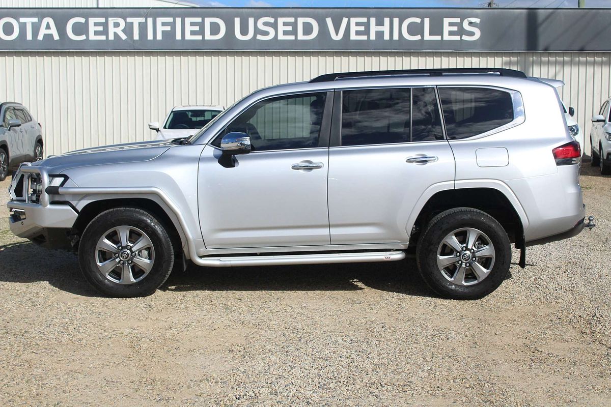 2022 Toyota Landcruiser Sahara FJA300R