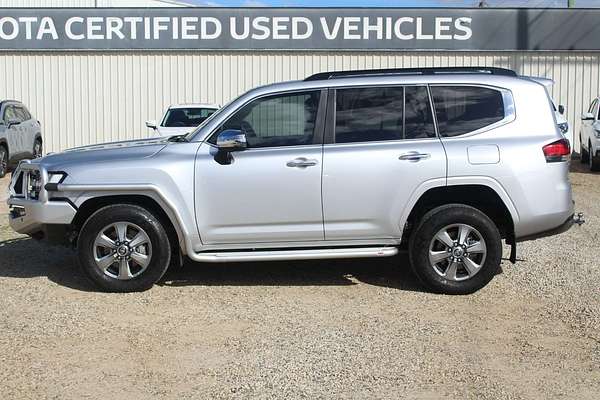 2022 Toyota Landcruiser Sahara FJA300R