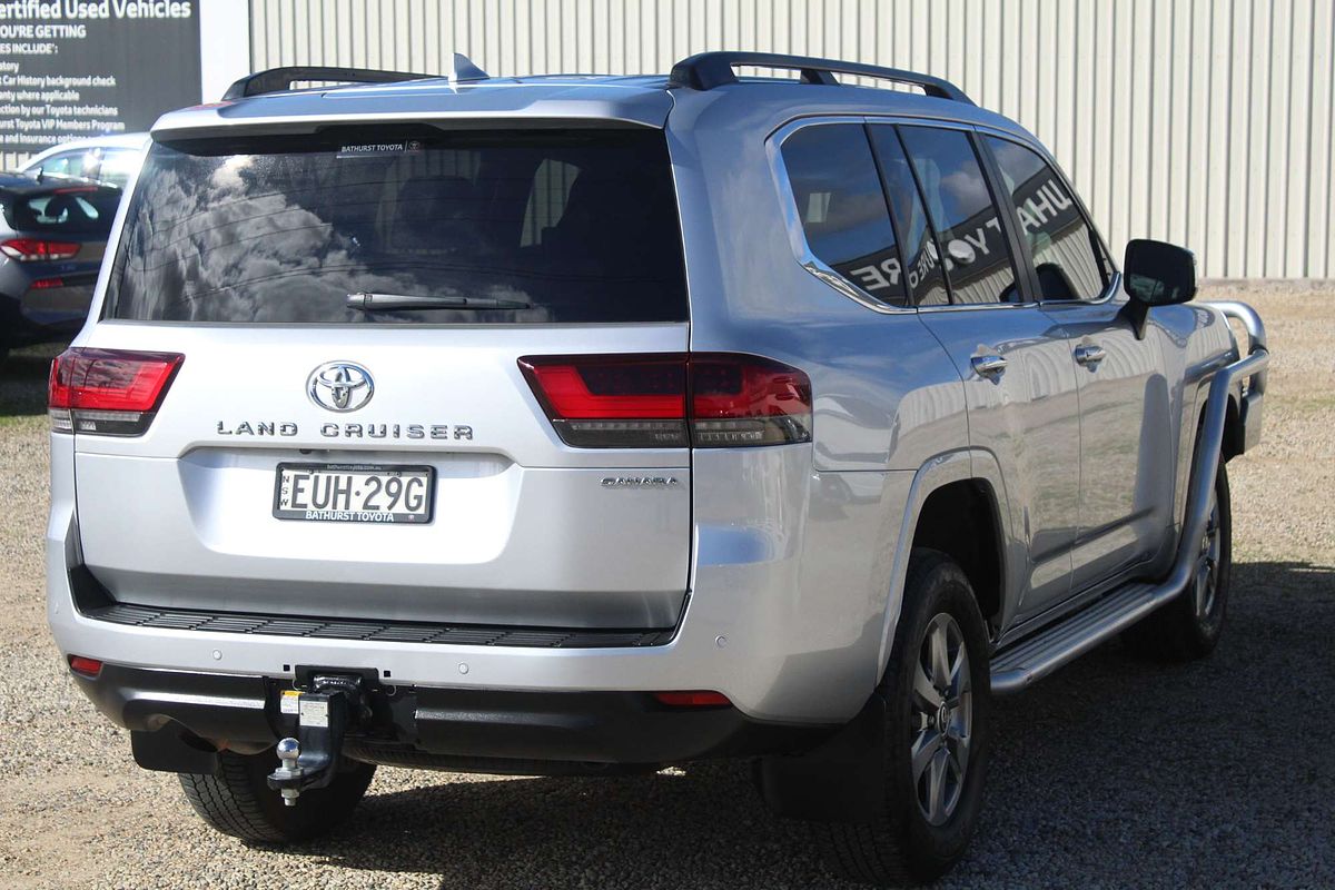 2022 Toyota Landcruiser Sahara FJA300R