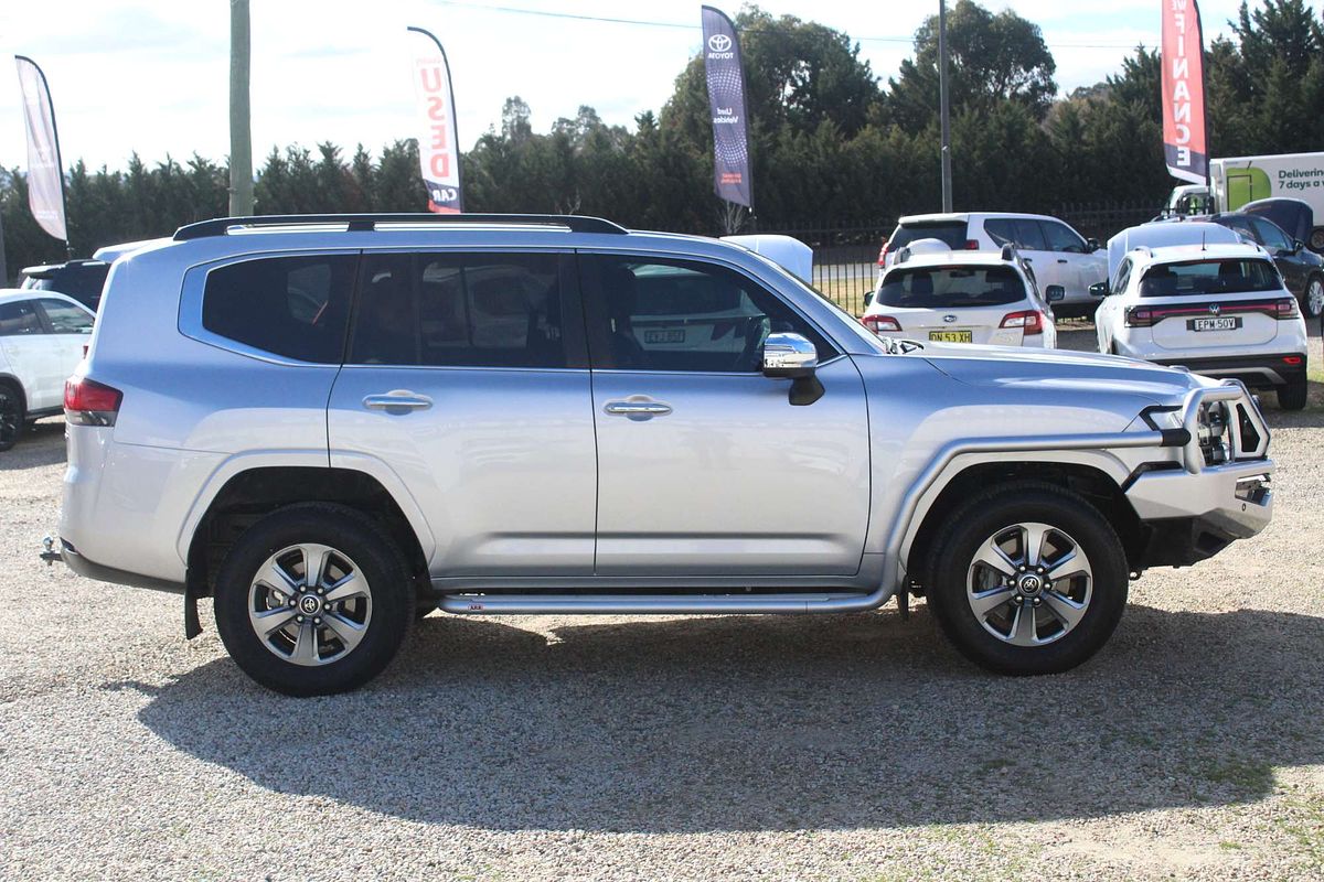 2022 Toyota Landcruiser Sahara FJA300R