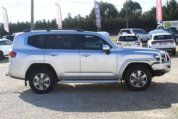 2022 Toyota Landcruiser Sahara FJA300R