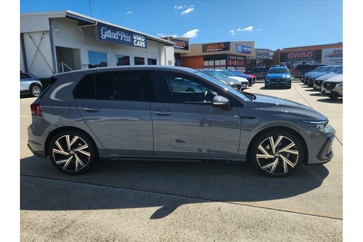 2022 Volkswagen Golf 110TSI R-Line 8