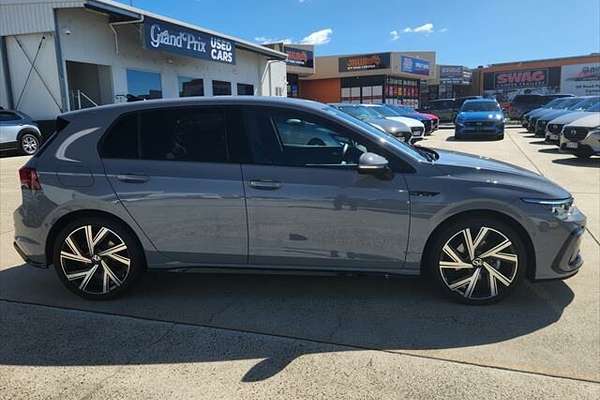 2022 Volkswagen Golf 110TSI R-Line 8