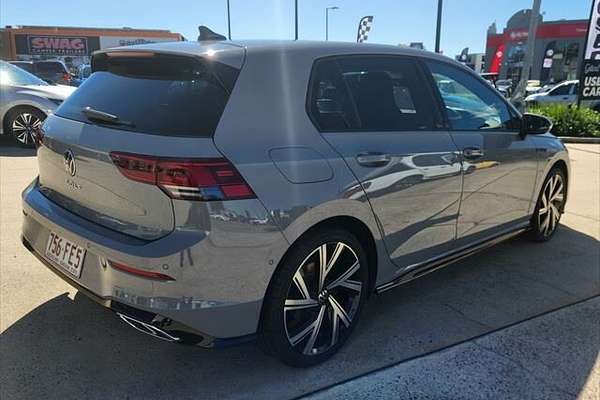 2022 Volkswagen Golf 110TSI R-Line 8
