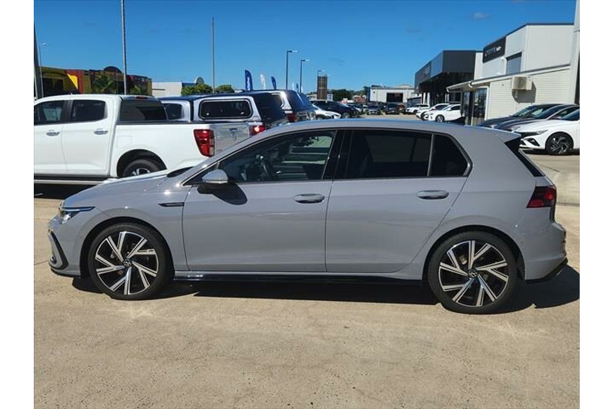 2022 Volkswagen Golf 110TSI R-Line 8