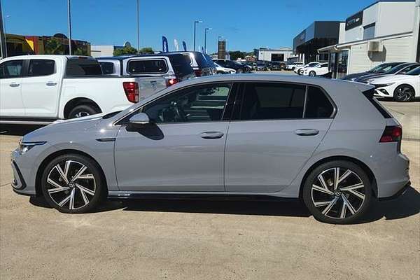 2022 Volkswagen Golf 110TSI R-Line 8
