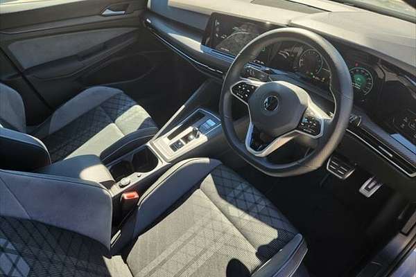 2022 Volkswagen Golf 110TSI R-Line 8