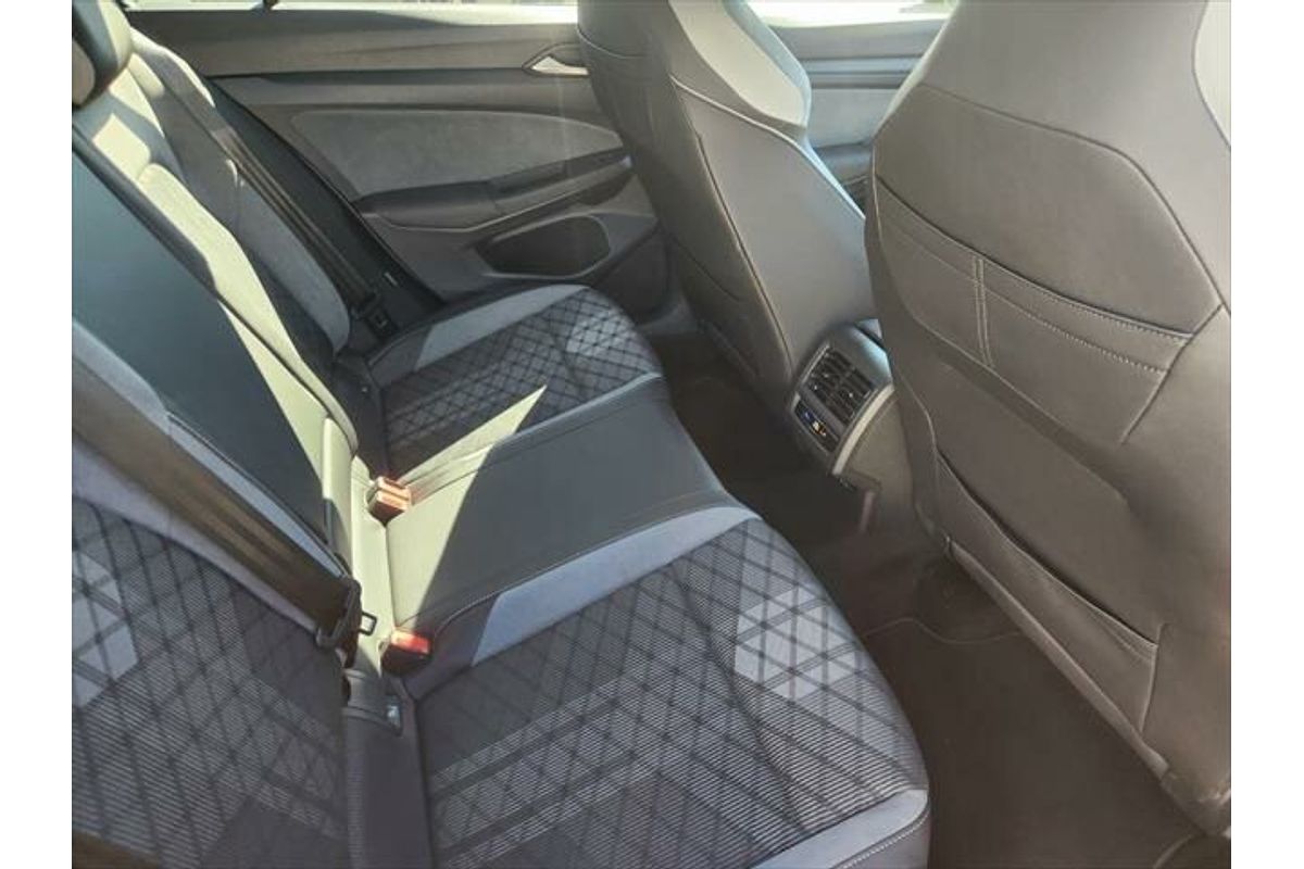 2022 Volkswagen Golf 110TSI R-Line 8