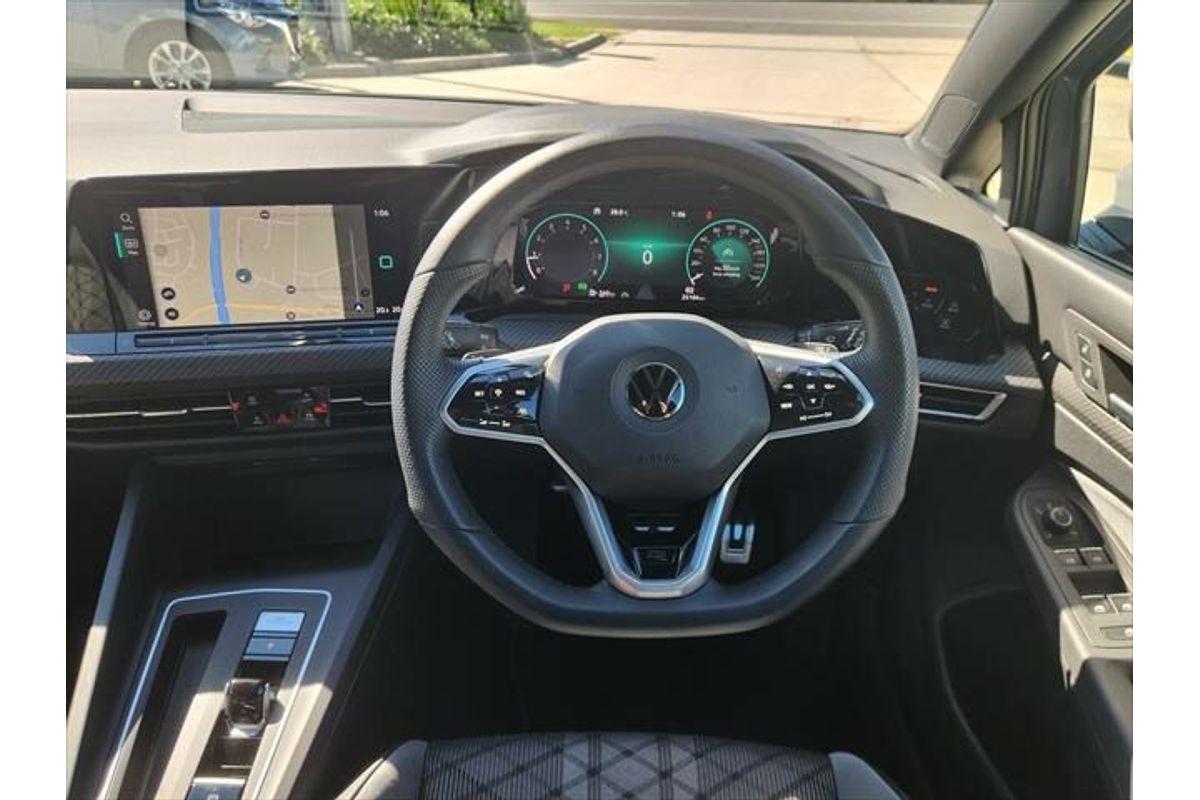 2022 Volkswagen Golf 110TSI R-Line 8