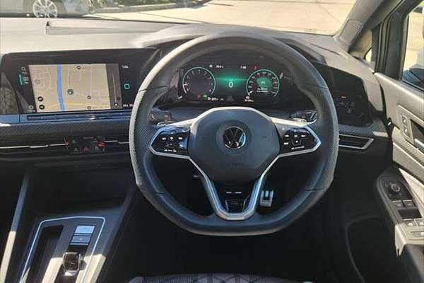 2022 Volkswagen Golf 110TSI R-Line 8