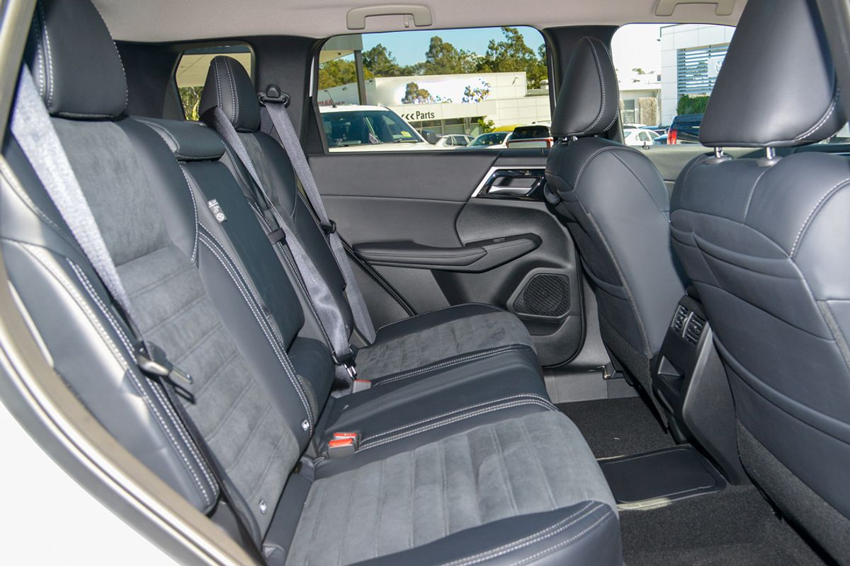2025 Mitsubishi Outlander PHEV Aspire ZM