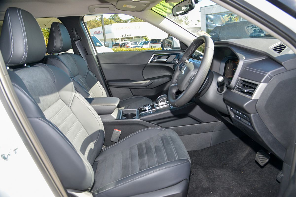 2025 Mitsubishi Outlander PHEV Aspire ZM