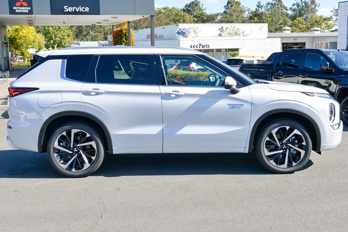 2025 Mitsubishi Outlander PHEV Exceed ZM