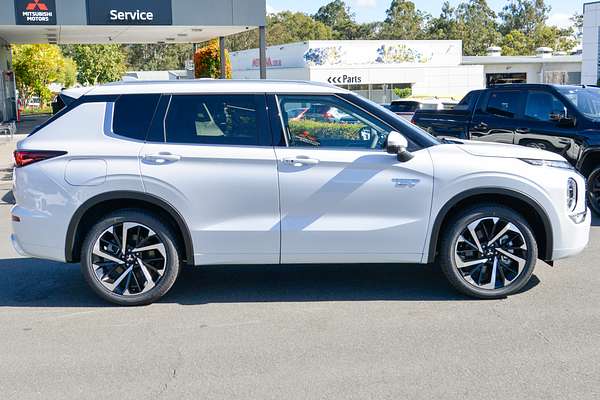 2025 Mitsubishi Outlander PHEV Exceed ZM