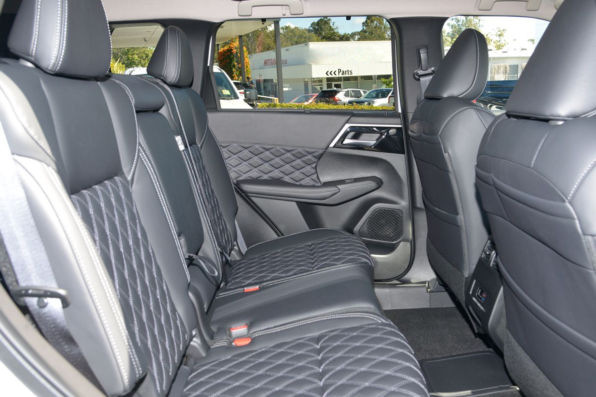2025 Mitsubishi Outlander PHEV Exceed ZM