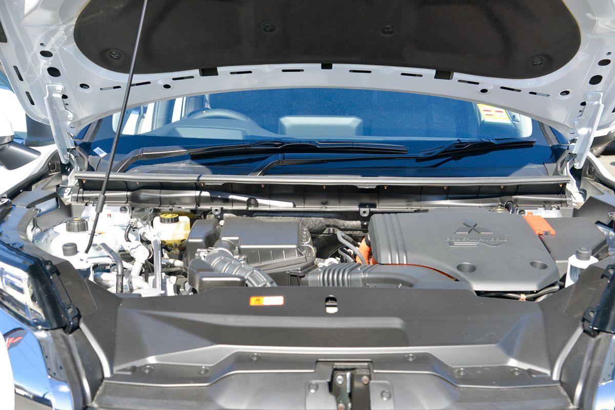 2025 Mitsubishi Outlander PHEV Exceed ZM