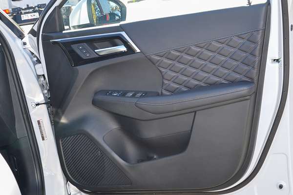 2025 Mitsubishi Outlander PHEV Exceed ZM