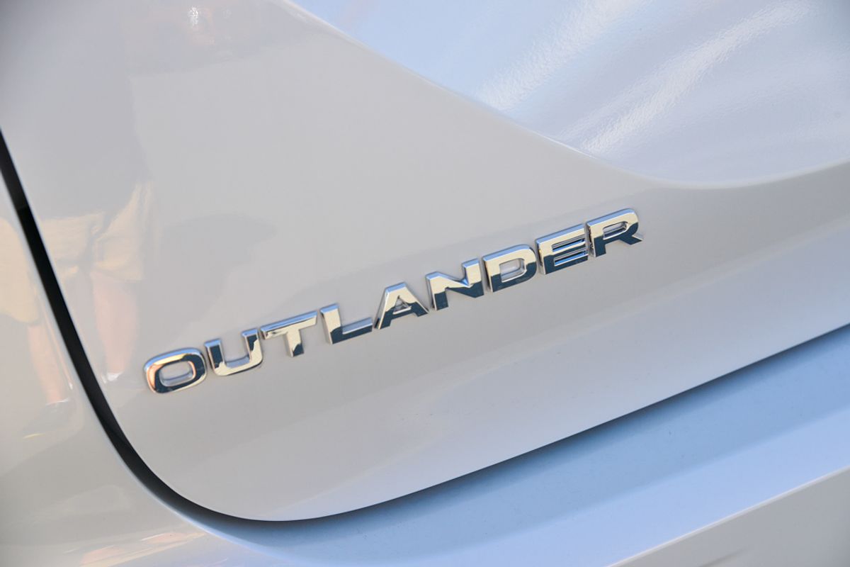 2025 Mitsubishi Outlander PHEV Exceed ZM