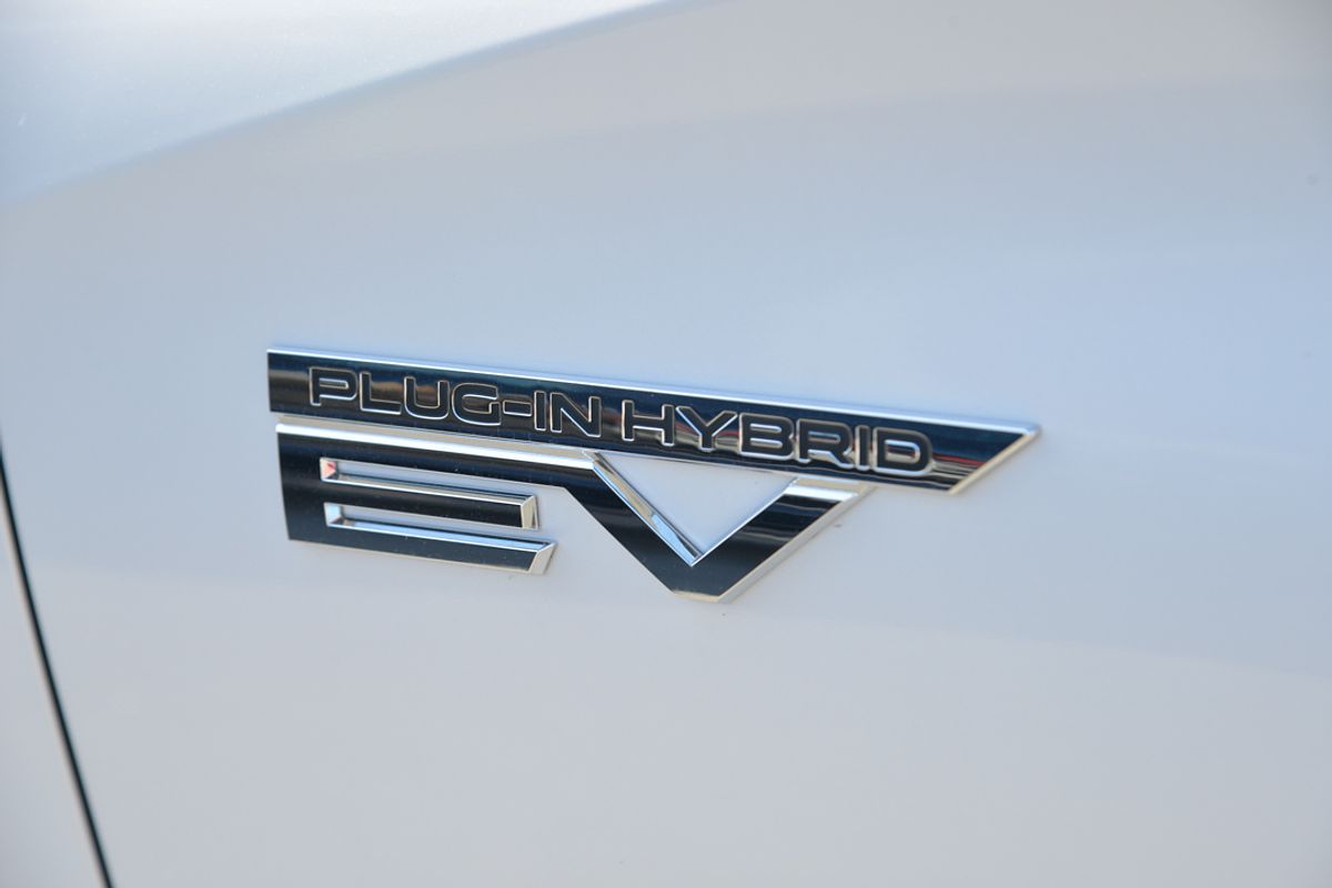 2025 Mitsubishi Outlander PHEV Exceed ZM