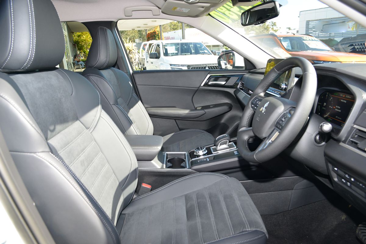 2025 Mitsubishi Outlander PHEV Aspire ZM