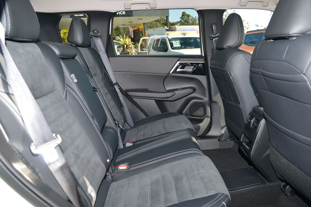 2025 Mitsubishi Outlander PHEV Aspire ZM