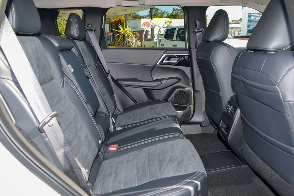 2025 Mitsubishi Outlander PHEV Aspire ZM