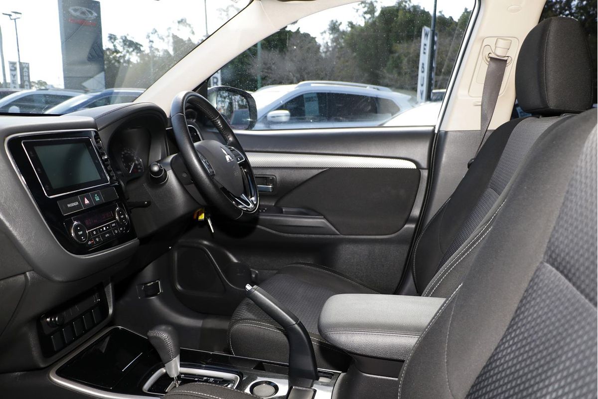 2016 Mitsubishi Outlander LS Safety Pack ZK
