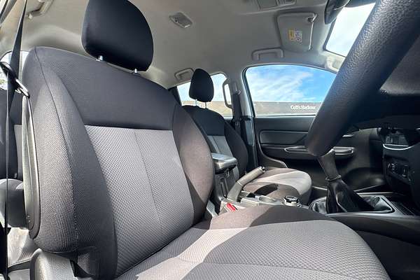 2021 Mitsubishi Triton GLX MR 4X4