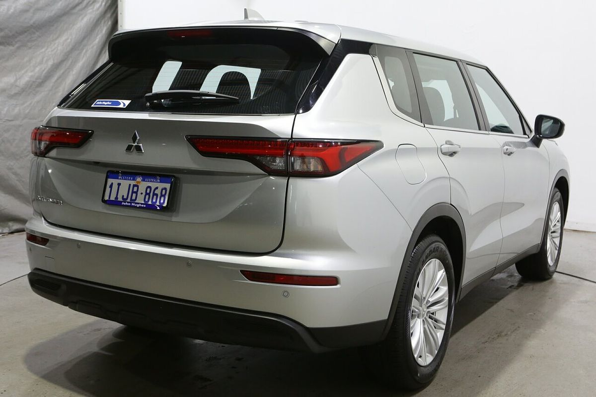 2024 Mitsubishi Outlander ES ZM