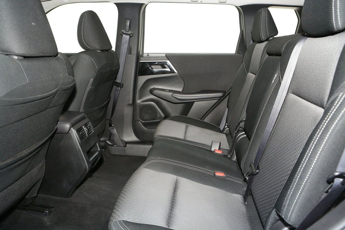2024 Mitsubishi Outlander ES ZM