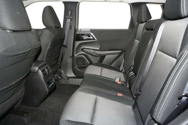 2024 Mitsubishi Outlander ES ZM