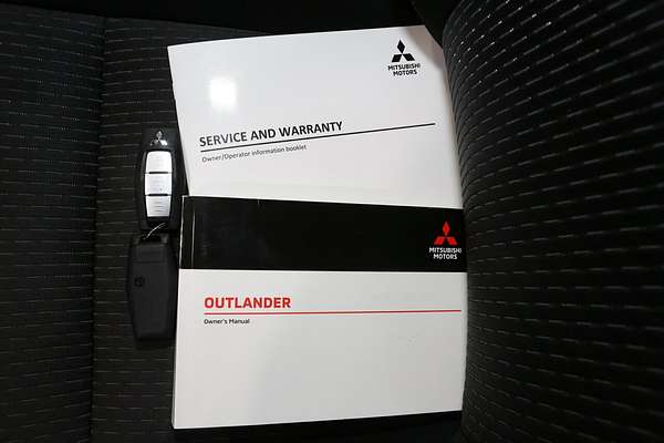2024 Mitsubishi Outlander ES ZM