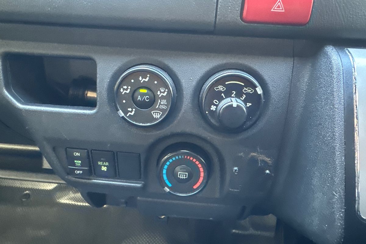 2019 Toyota Hiace Commuter KDH223R