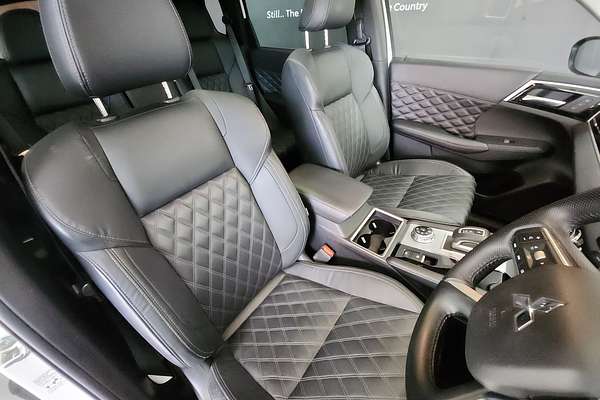 2022 Mitsubishi Outlander Exceed Tourer ZM
