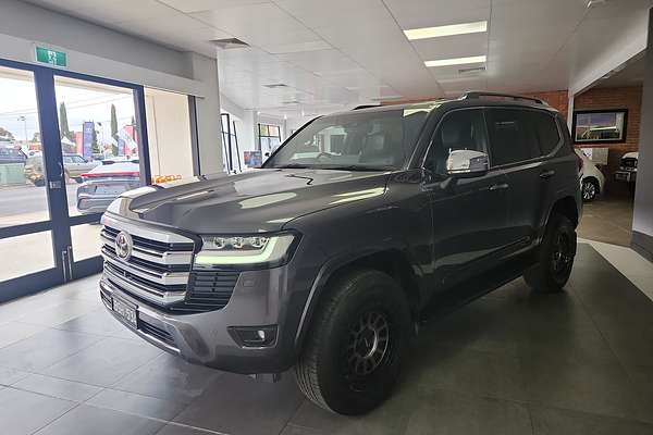 2021 Toyota Landcruiser Sahara FJA300R